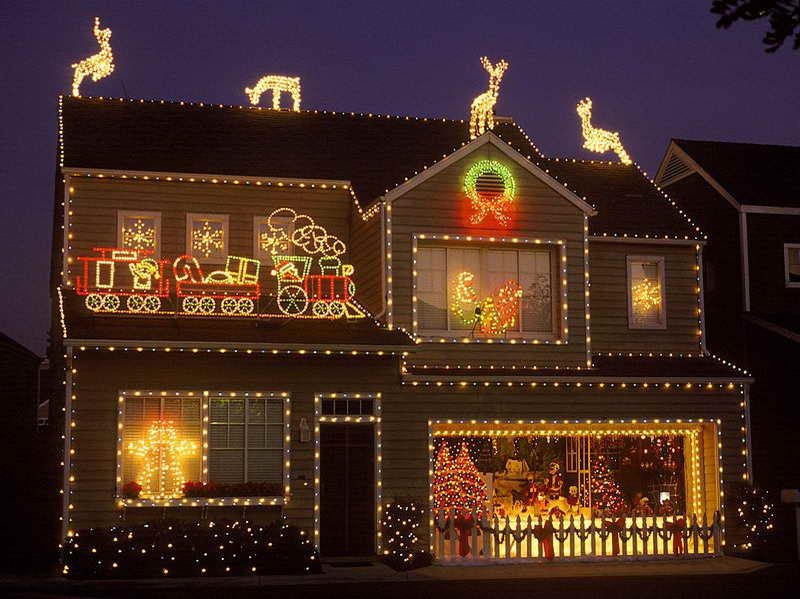 20 Outdoor Décor Ideas With Christmas Lights 20 Outdoor Décor Ideas With Christmas Lights 16