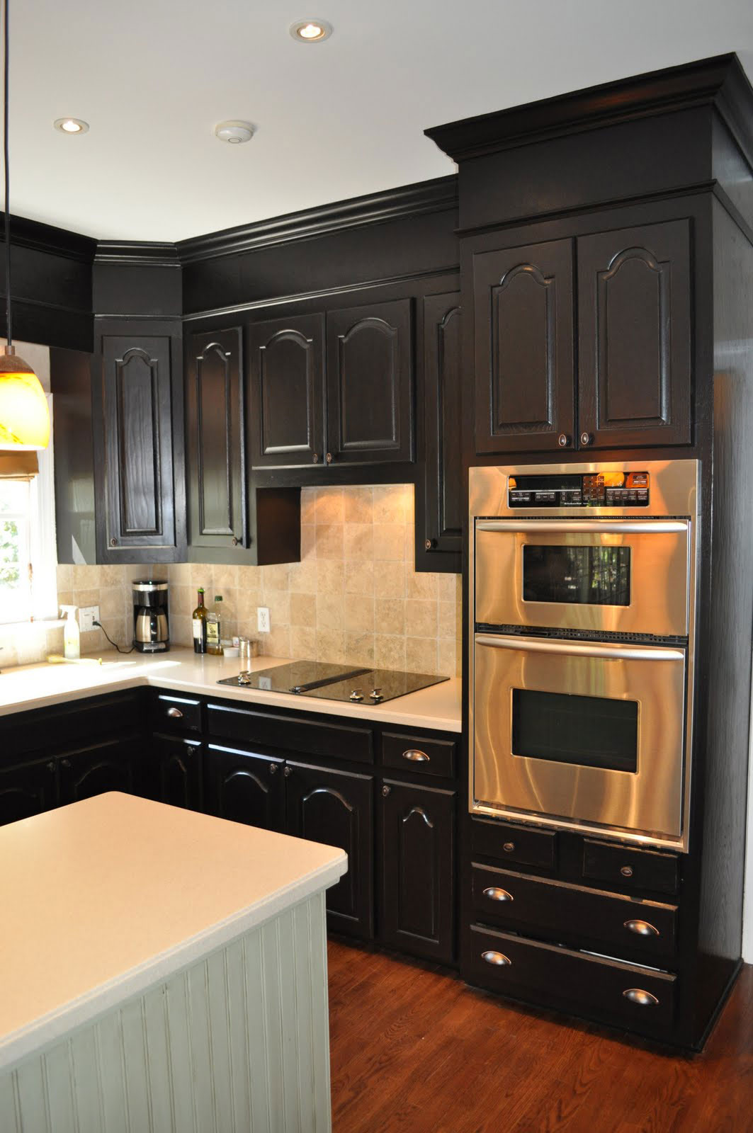 Get An Elegant Look With Black Kitchen Cabinets