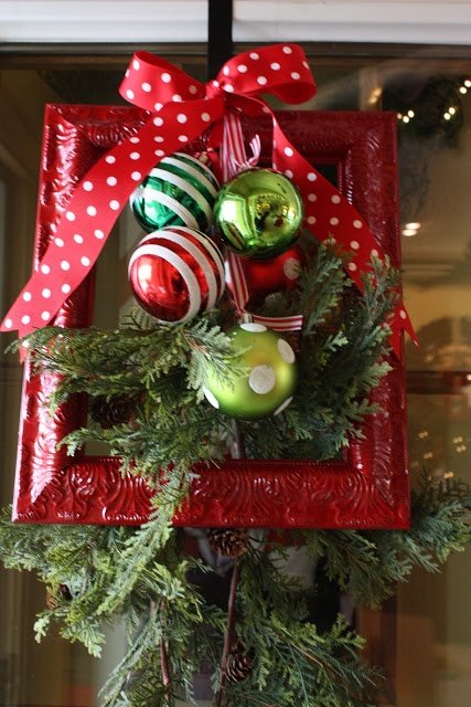 25 Traditional Red And Green Christmas Decor Ideas