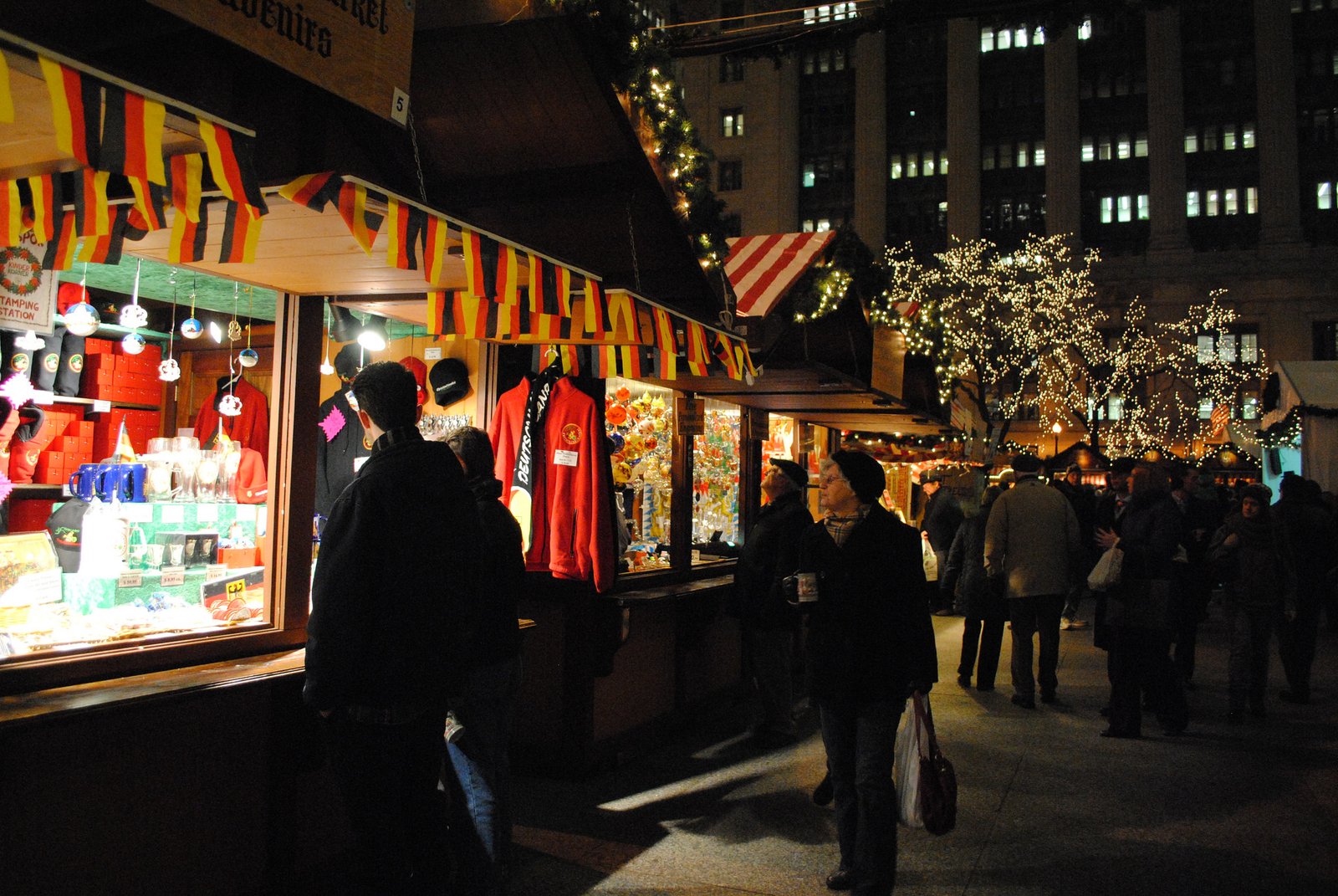 Amazing Things to Do in Chicago At Christmas - Available Ideas